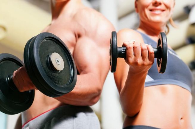 Znaleziono pakiet sterydów w centrum fitness - sprawdzano zdatność